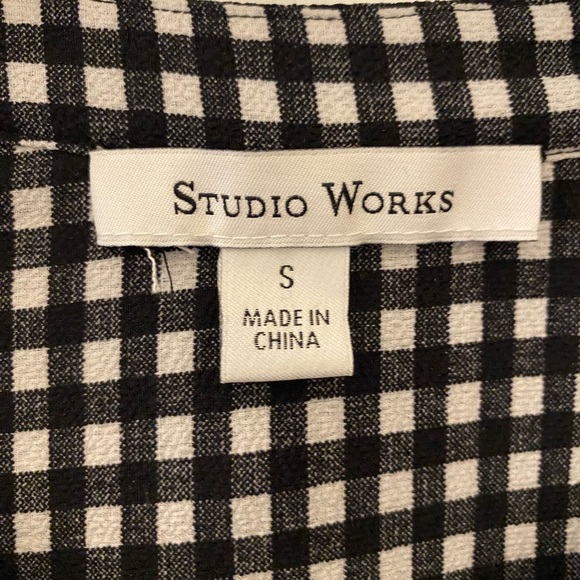 Black and white checkered blouse with 3/4 sleeves - Picture 3 of 9